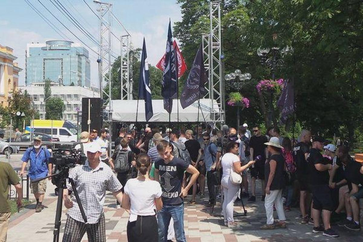 "Кто кого": Правый сектор организовал акцию в поддержку семьи и детей и против Марша равенства