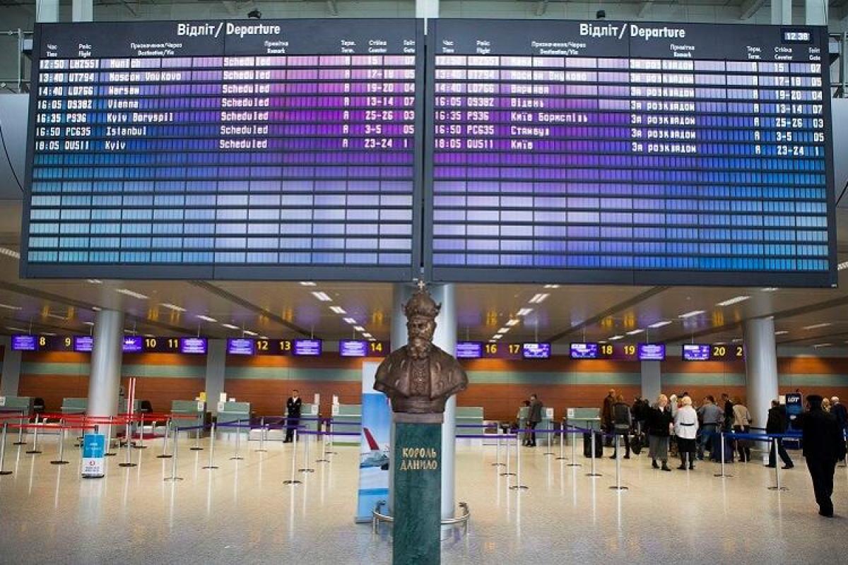 В аэропорту Львова рейсы в Египет задерживают почти на сутки В аэропорту Львова рейсы в Египет задерживают почти на сутки