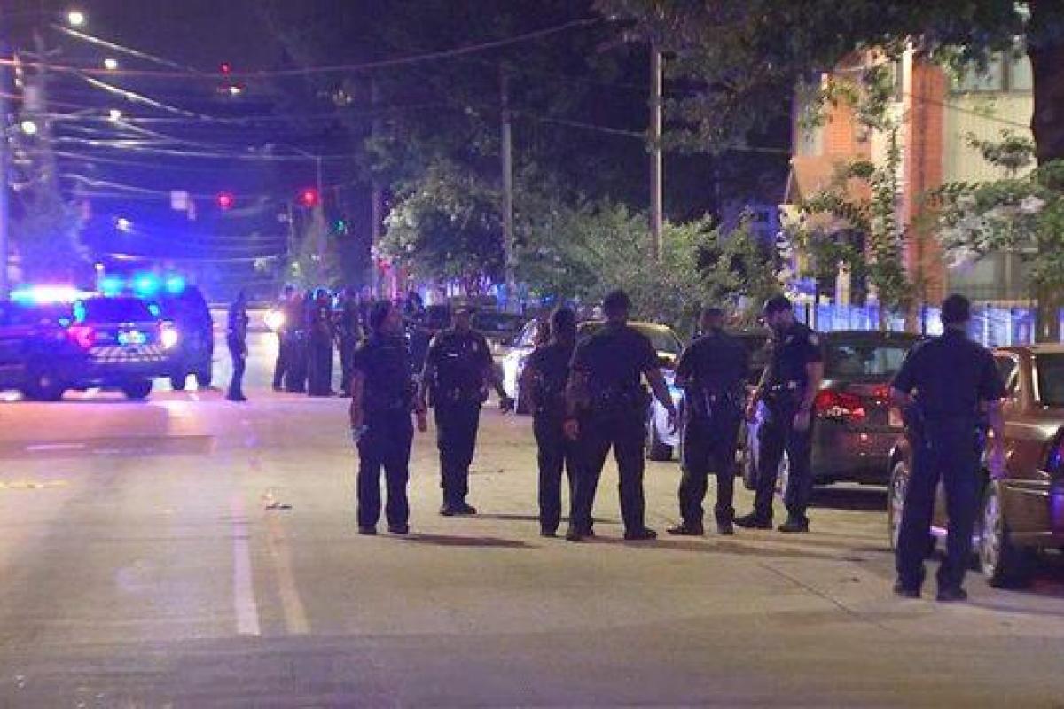 В США обстреляли толпу людей из автомобиля