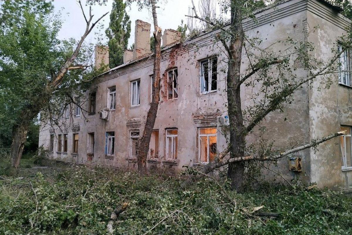 Ночью под обстрел попал жилой район Донецка, ранены мирные жители Ночью под обстрел попал жилой район Донецка, ранены мирные жители