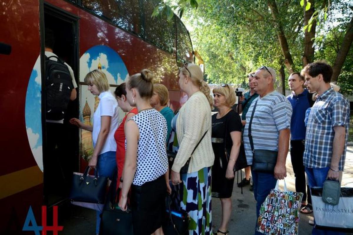 В РФ начали выдавать паспорта жителям "ДНР"