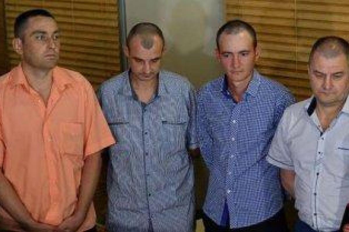 Четверых граждан Украины, удерживаемых в "ЛДНР", передали Медведчуку в Минске