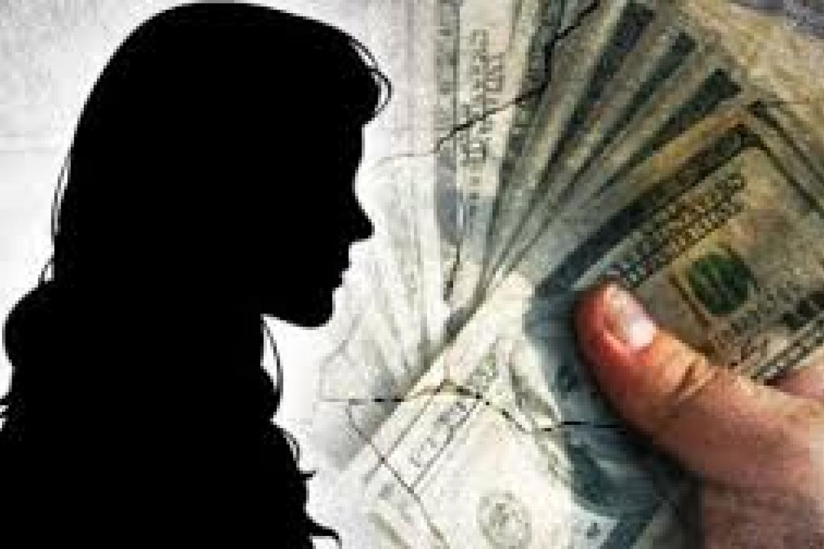 В Сватово полиция выявила факт торговли людьми с целью сексуальной эксплуатации В Сватово полиция выявила факт торговли людьми с целью сексуальной эксплуатации