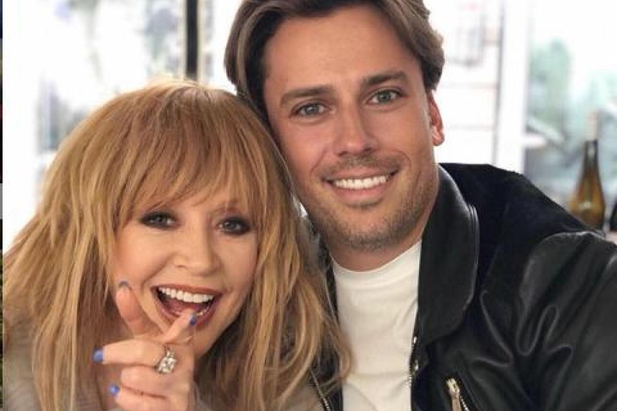 "Помада в тон к очкам": стильное селфи от Примадонны