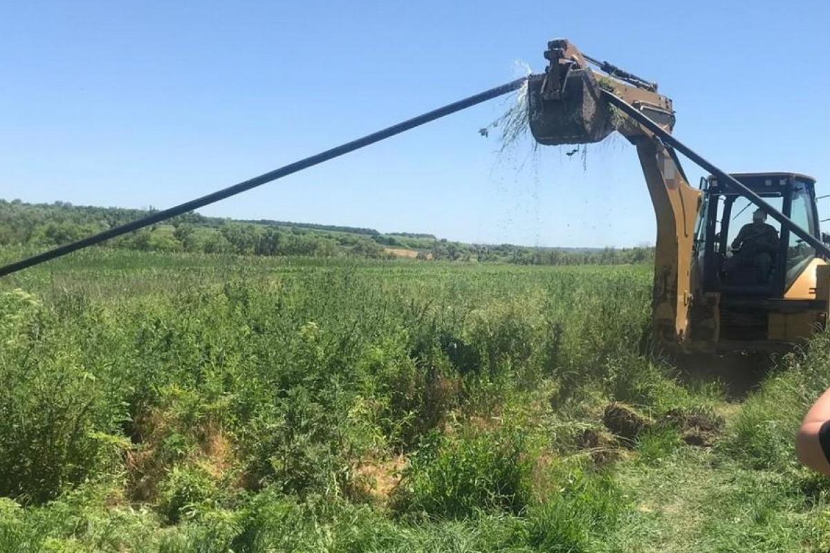 На Луганщине поймали "умельцев", перекачивавших дизтопливо из России через подземный трубопровод