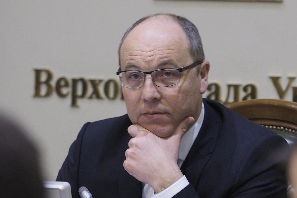 "Я хожу на работу пешком": Парубий возмутился кортежем Зеленского "Я хожу на работу пешком": Парубий возмутился кортежем Зеленского