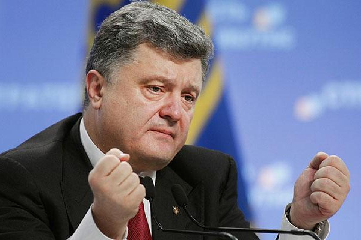 Порошенко выступил с тревожным заявлением: "Впервые за 5 лет в Киев никто не позвонил" Порошенко выступил с тревожным заявлением: "Впервые за 5 лет в Киев никто не позвонил"