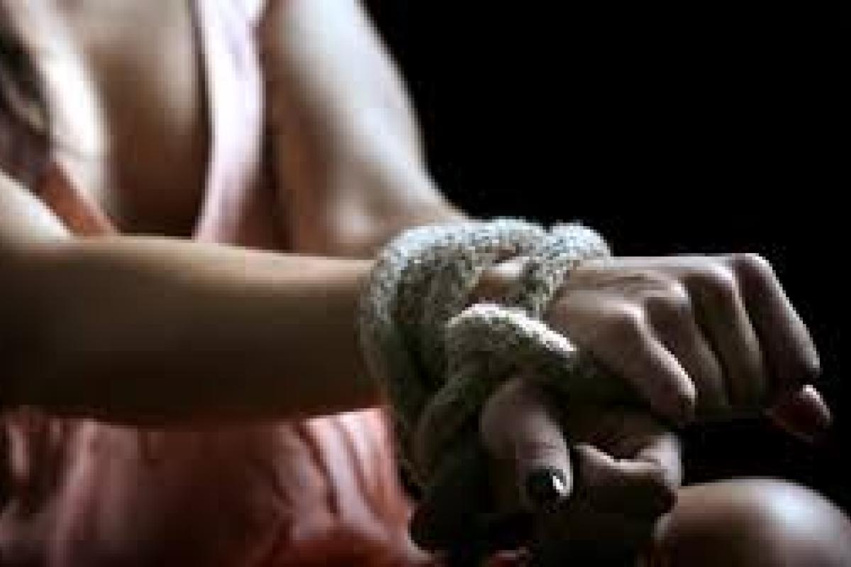 Во Львове задержали женщину, которая продавала свою 17-летнюю дочь в сексуальное рабство в Чехию Во Львове задержали женщину, которая продавала свою 17-летнюю дочь в сексуальное рабство в Чехию