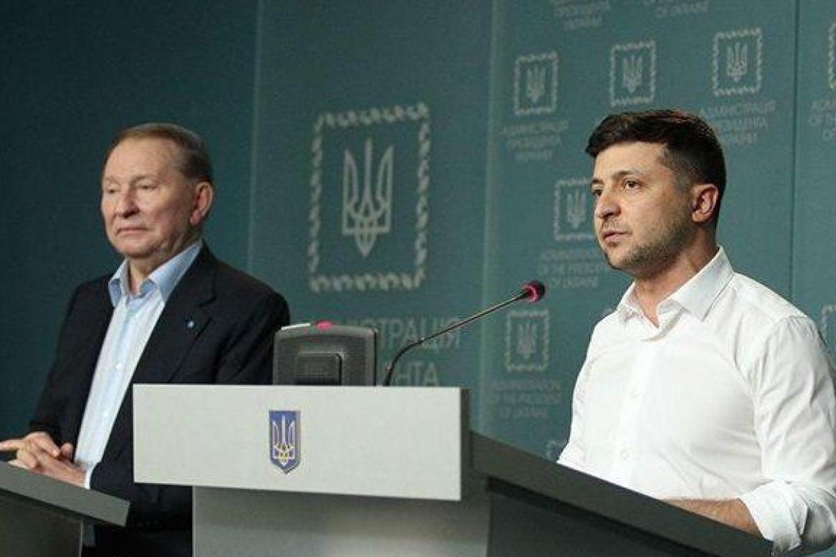 Зеленский назначил новых представителей Украины на переговорах в Минске Зеленский назначил новых представителей Украины на переговорах в Минске