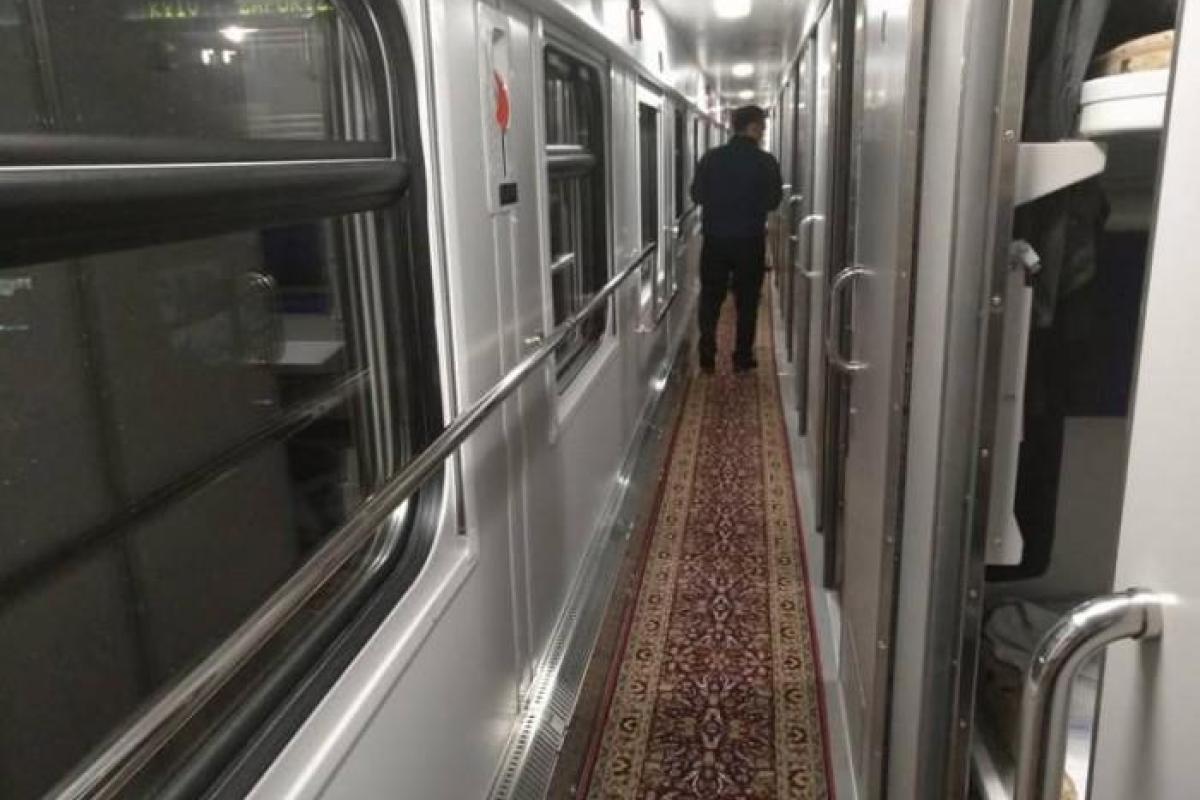 "Укрзализныця" убирает ковры из "Интерсити" и региональных поездов "Укрзализныця" убирает ковры из "Интерсити" и региональных поездов