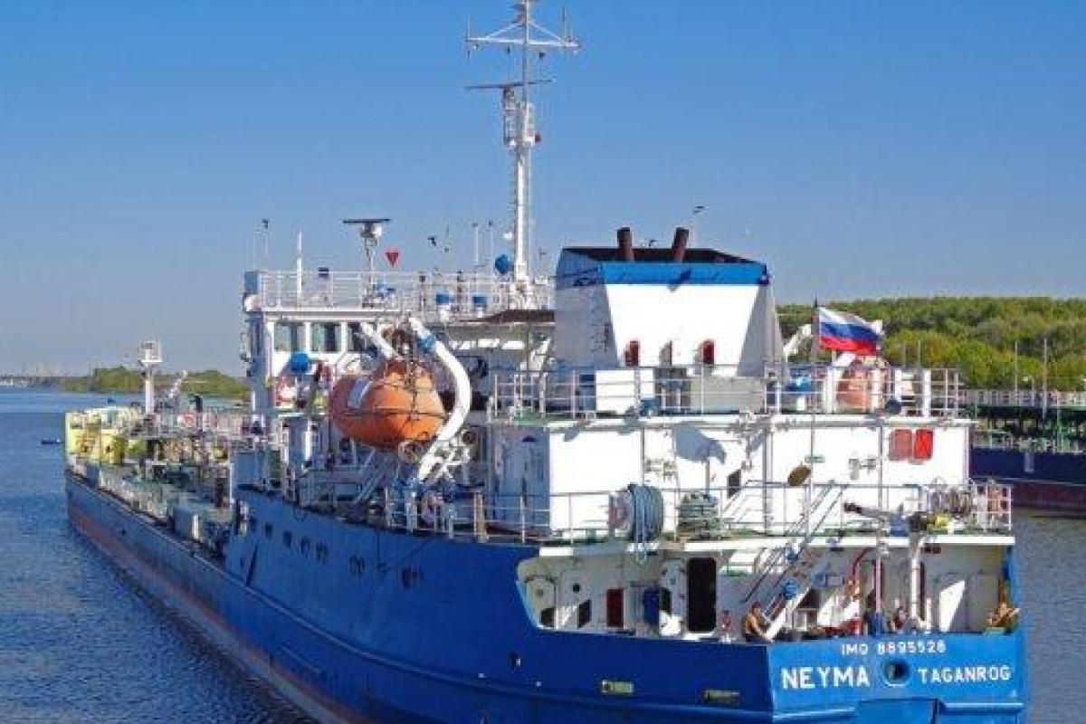 Моряков с задержанного российского танкера отпустили домой Моряков с задержанного российского танкера отпустили домой