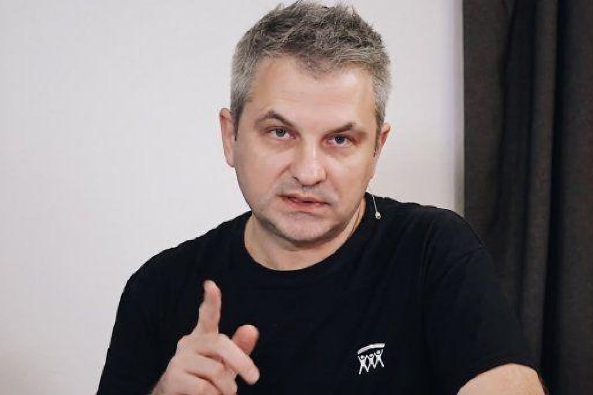 Скрыпин набросился на "Квартал 95" после премьеры шоу с критикой Зеленского Скрыпин набросился на "Квартал 95" после премьеры шоу с критикой Зеленского