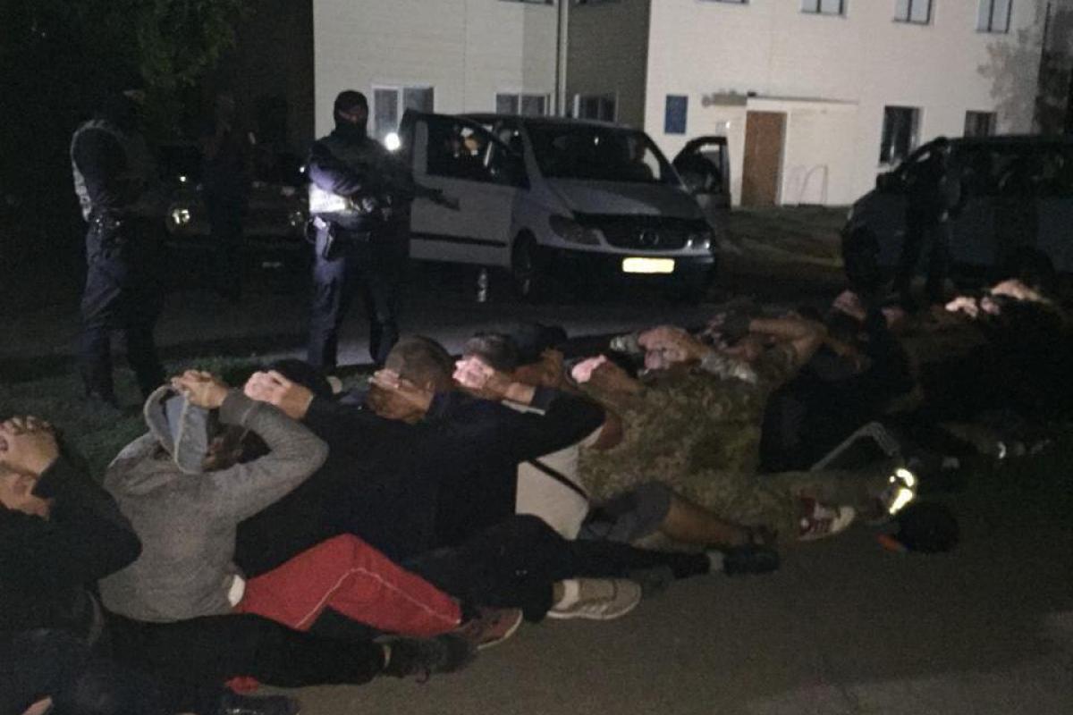 На Харьковщине полиция пресекла попытку рейдерского захвата предприятия: полсотни человек задержаны На Харьковщине полиция пресекла попытку рейдерского захвата предприятия: полсотни человек задержаны