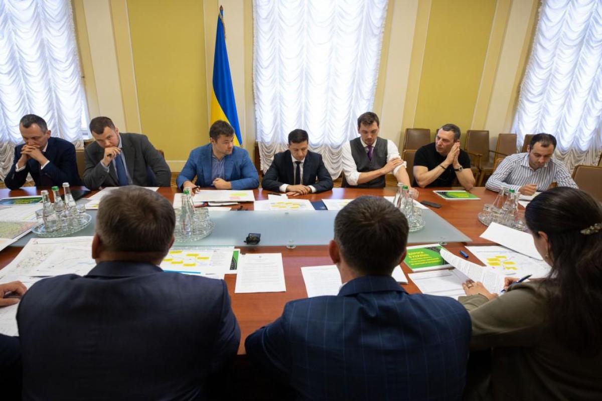 Президент подписал указ о повышении качества дорог в стране Президент подписал указ о повышении качества дорог в стране