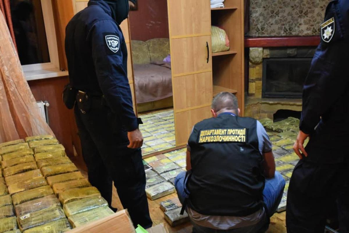 Нацполиция разоблачила международный синдикат и изъяла кокаин на 60 млн долларов Нацполиция разоблачила международный синдикат и изъяла кокаин на 60 млн долларов