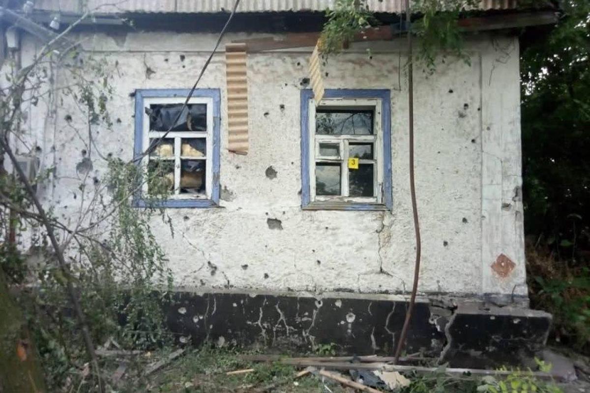 На Луганщине боевики открыли огонь из Первомайска: под обстрел попали дома мирных граждан На Луганщине боевики открыли огонь из Первомайска: под обстрел попали дома мирных граждан