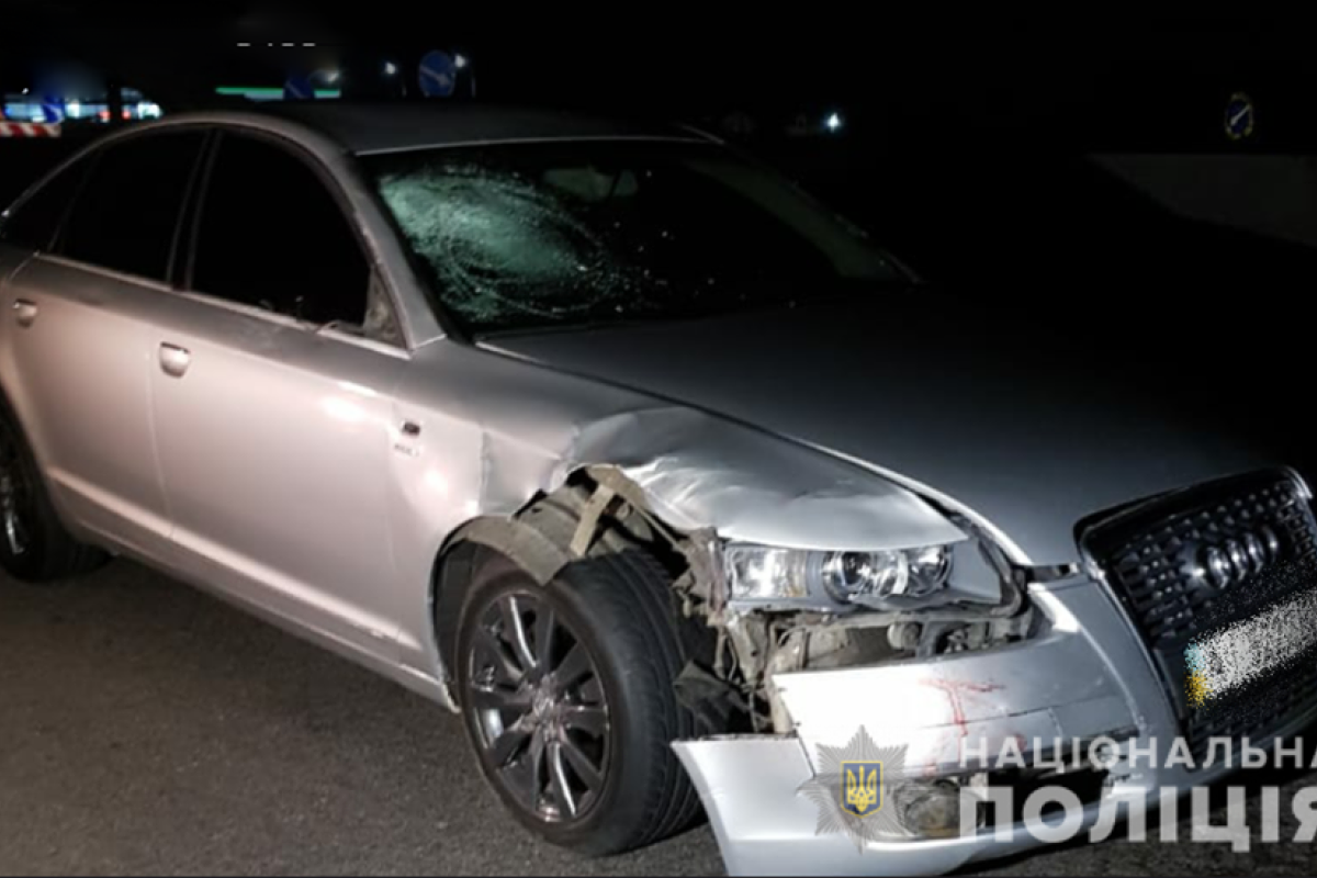 На Киевщине водитель легкового авто сбил насмерть троих пешеходов На Киевщине водитель легкового авто сбил насмерть троих пешеходов