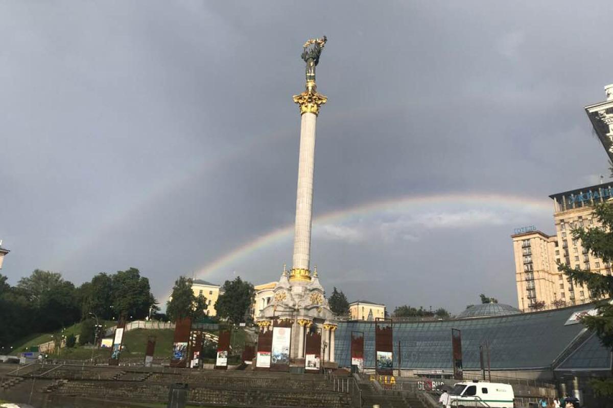 "Добрый знак": Над Киевом после выборов заметили двойную радугу