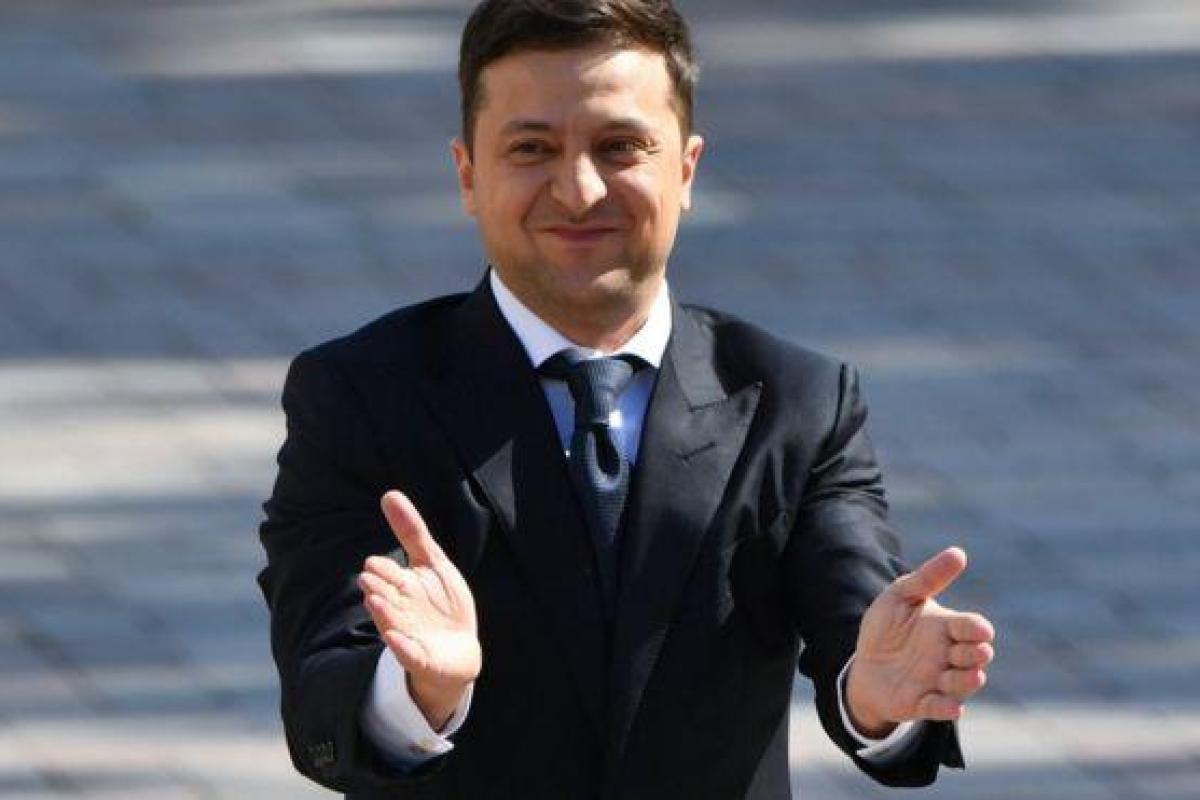 Зеленский уволил Короля Артура на Луганщине: в сети волна шуток Зеленский уволил Короля Артура на Луганщине: в сети волна шуток