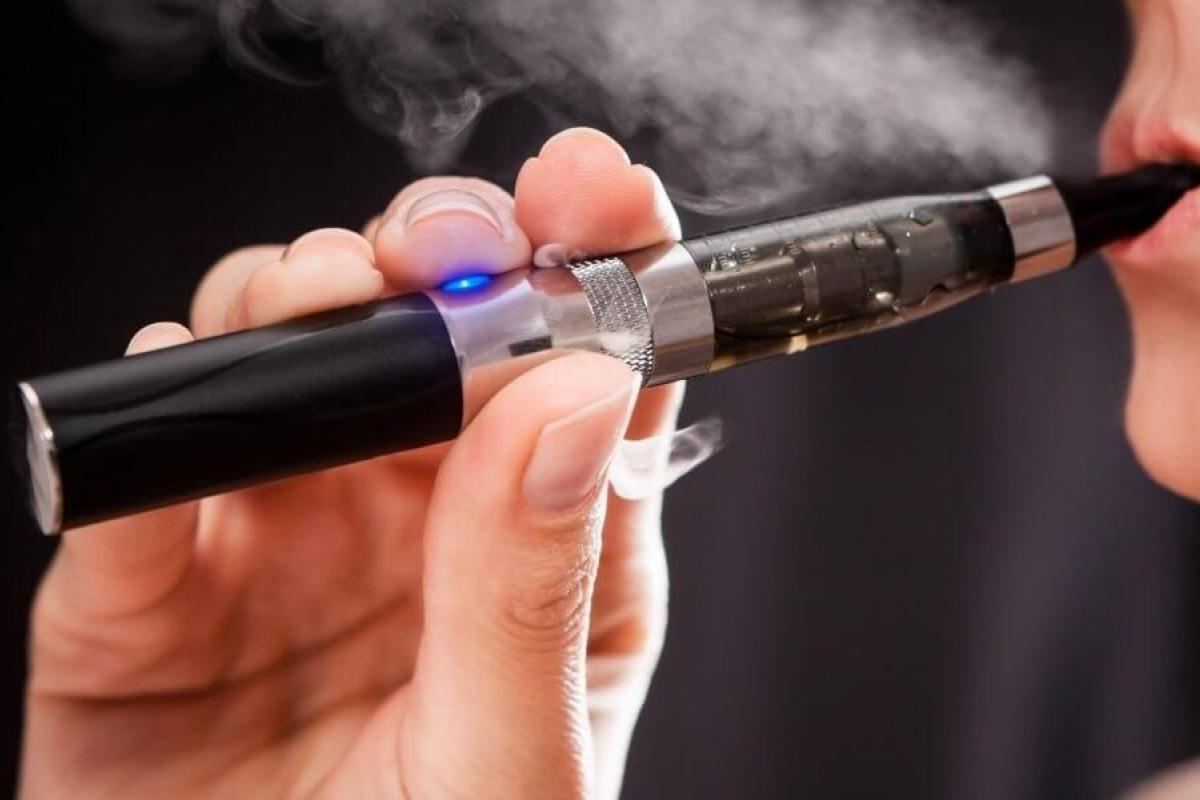 МОЗ Украины предлагает приравнять электронные сигареты к традиционному курению