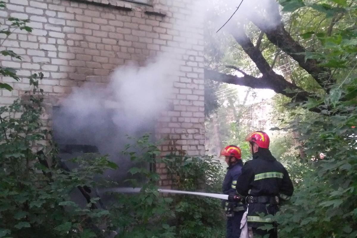 В Лисичанске горело два дома В Лисичанске горело два дома