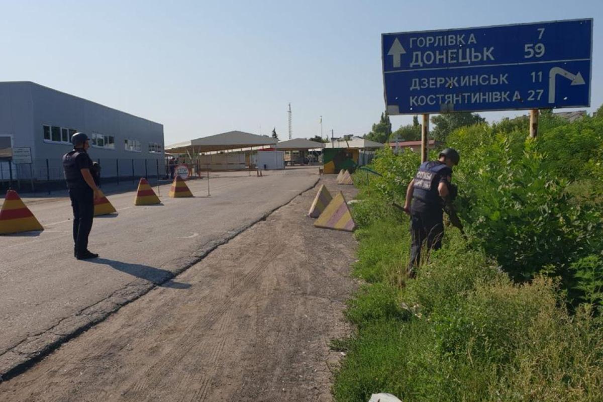 На КПВВ "Майорское" приостанавливали пропуск граждан: названа причина