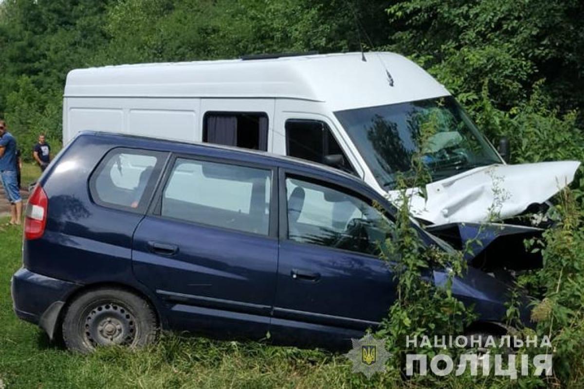 Лобовое столкновение в Тернопольской области: пострадала вся семья Лобовое столкновение в Тернопольской области: пострадала вся семья