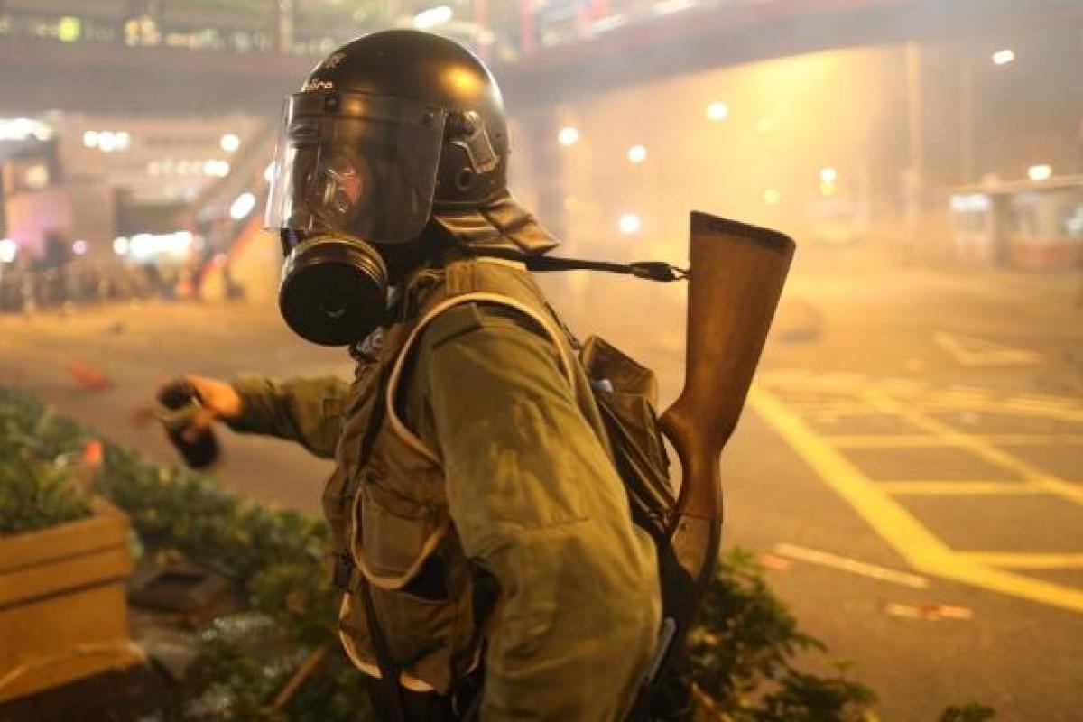 Массовые протесты в Гонконге: полиция применила слезоточивый газ