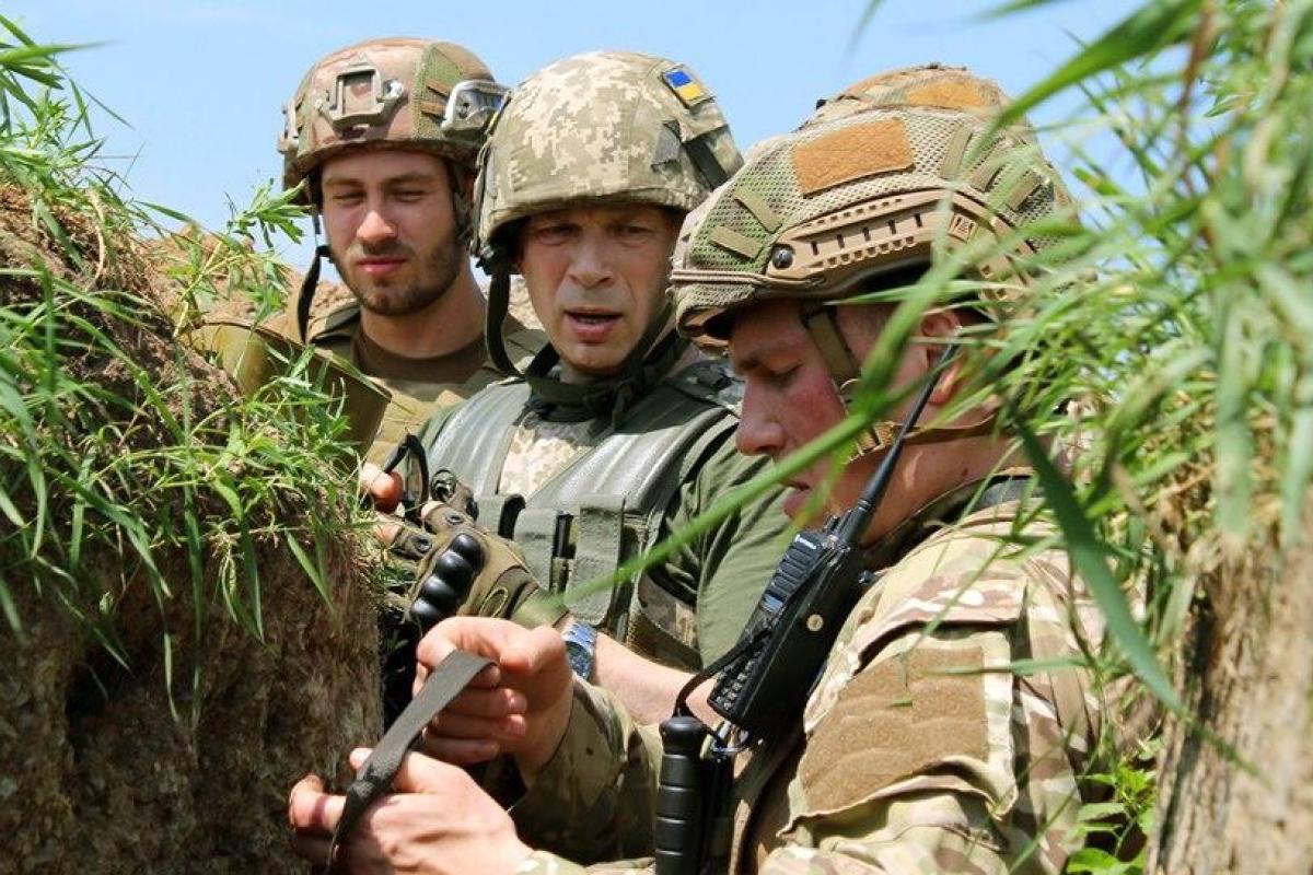 На Донбассе враг открывал огонь три раза, в рядах армейцев потерь нет На Донбассе враг открывал огонь три раза, в рядах армейцев потерь нет