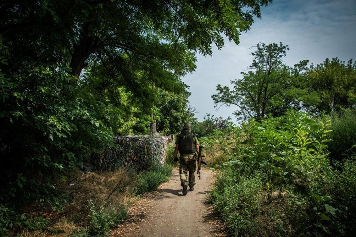В течении дня боевики вновь нарушили перемирие на Донбассе В течении дня боевики вновь нарушили перемирие на Донбассе