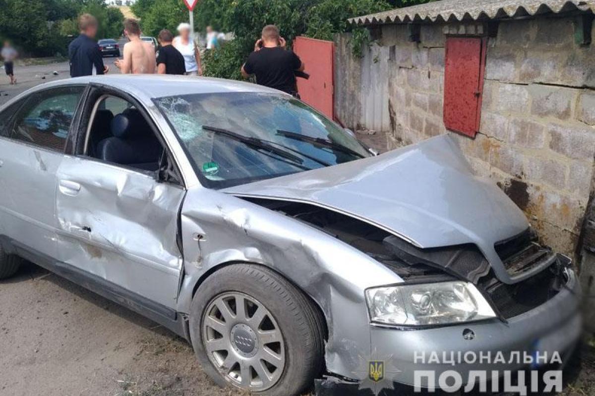 На Донетчине женщина насмерть сбила отца с сыном, передвигавшихся на скутере