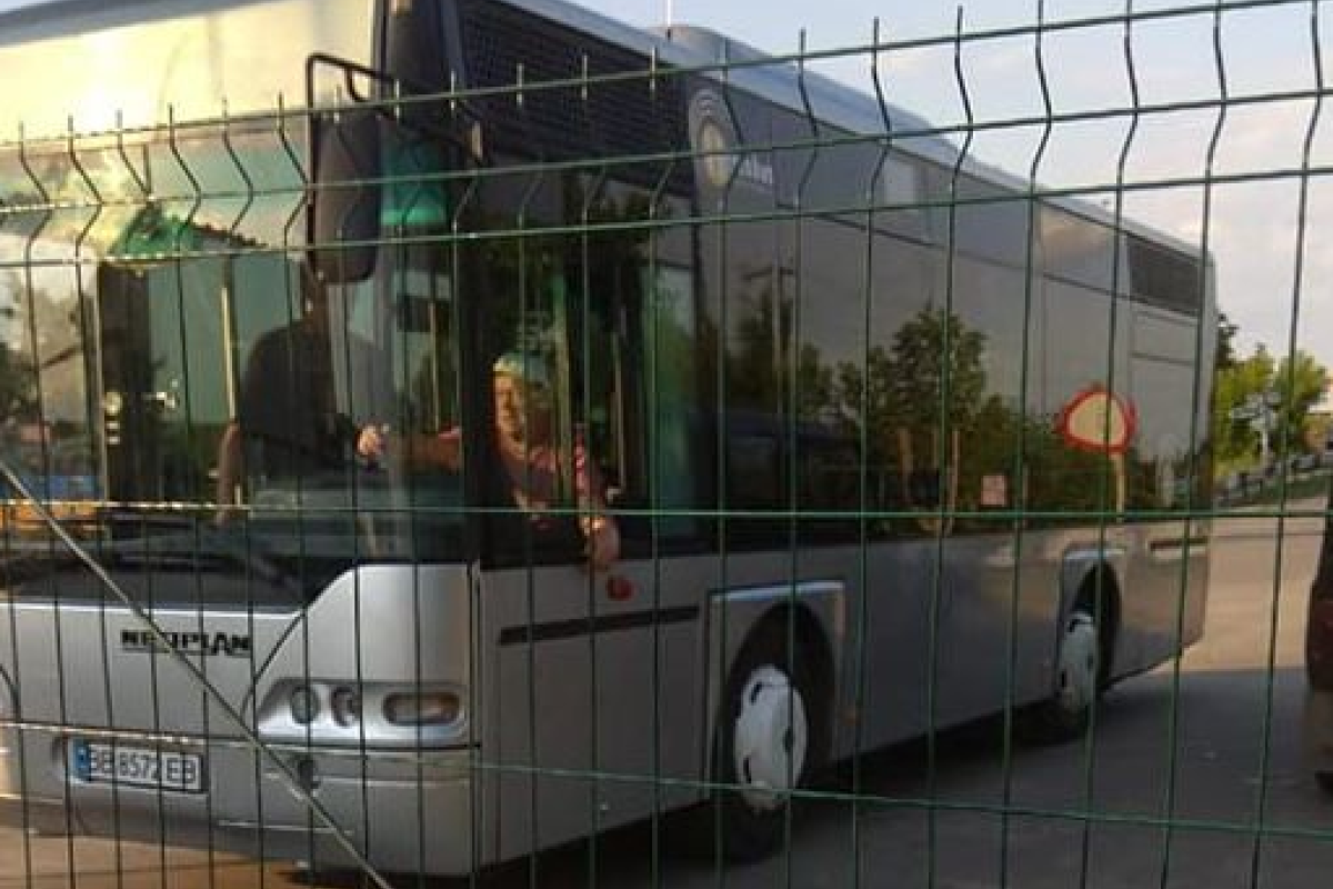 В Станице Луганской от моста до украинского КПВВ запустили автобус В Станице Луганской от моста до украинского КПВВ запустили автобус