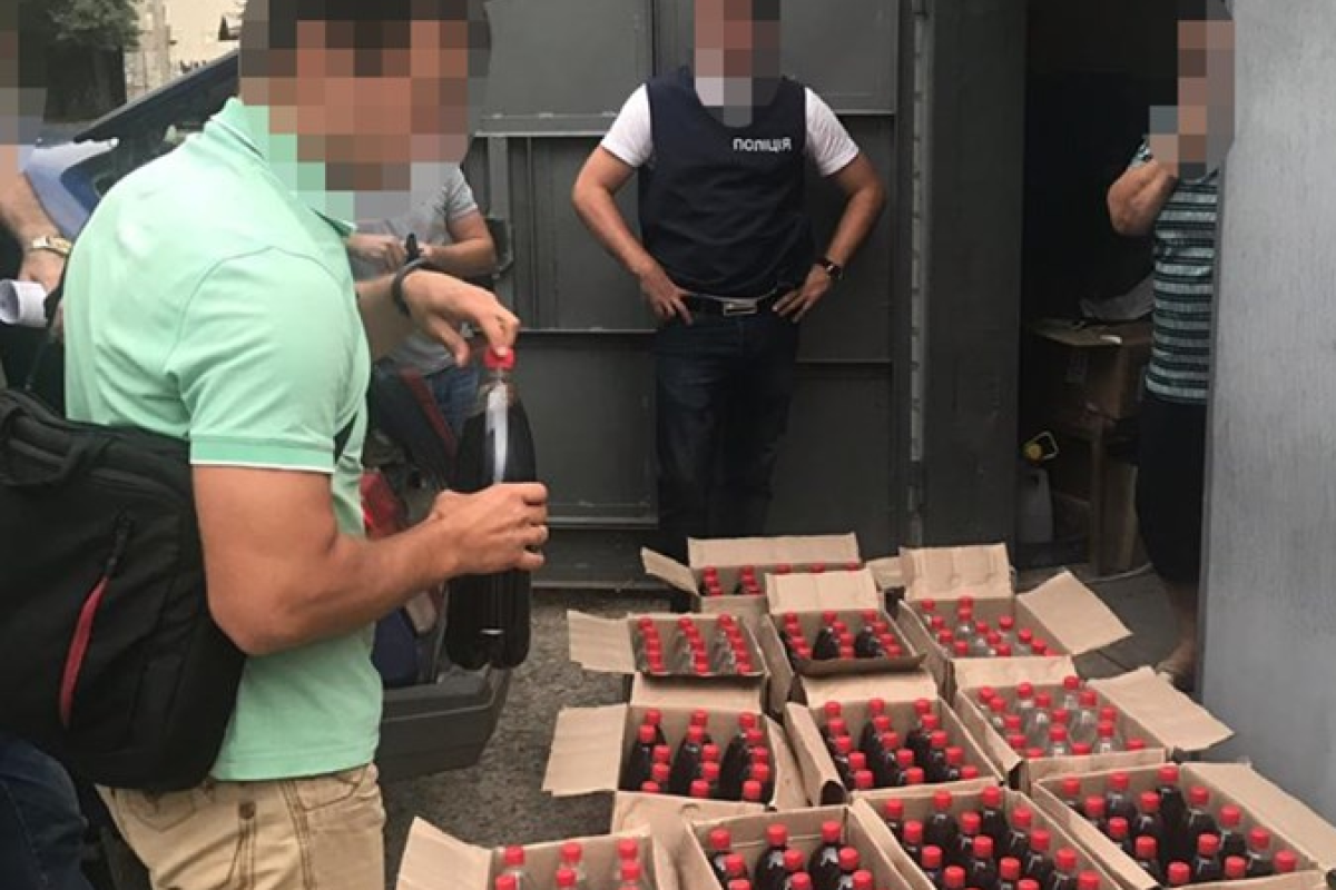 Правоохранители "накрыли" дельцов, которые торговали поддельным алкоголем в Северодонецке, Лисичанске и Рубежном Правоохранители "накрыли" дельцов, которые торговали поддельным алкоголем в Северодонецке, Лисичанске и Рубежном