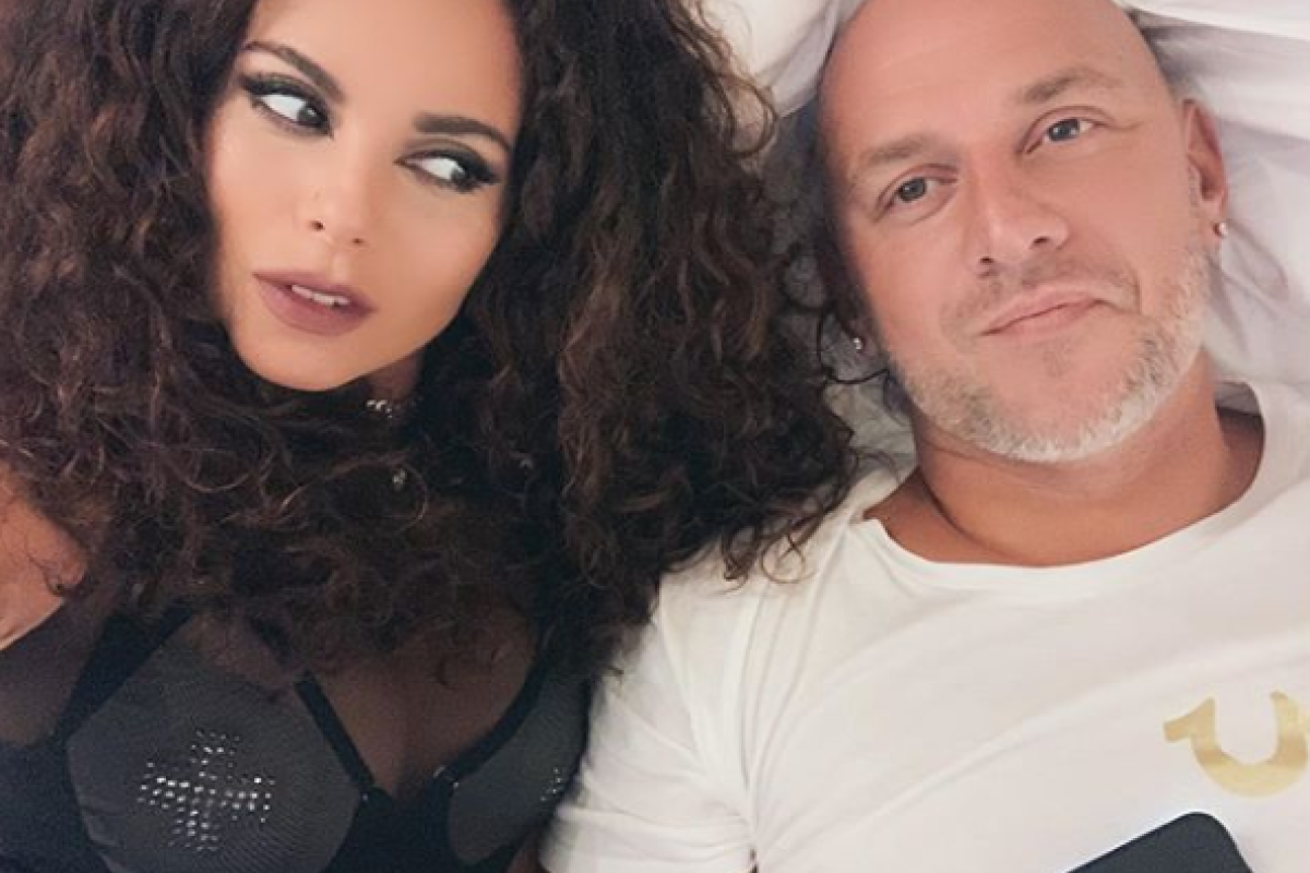 Потап показал Каменских в неприличной позе