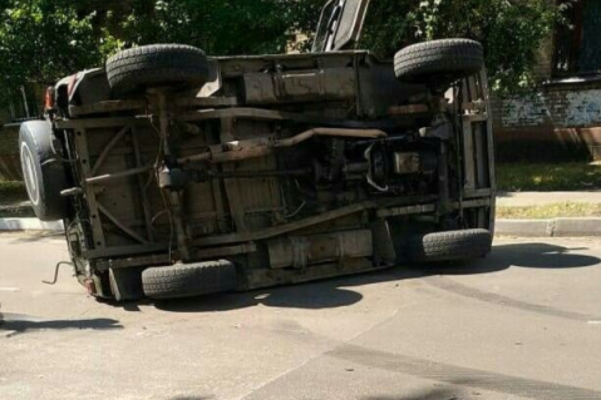 ДТП в Северодонецке: перевернулся военный автомобиль ДТП в Северодонецке: перевернулся военный автомобиль
