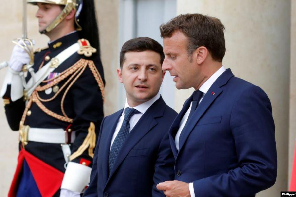 Зеленский и Макрон говорили по телефону полтора часа