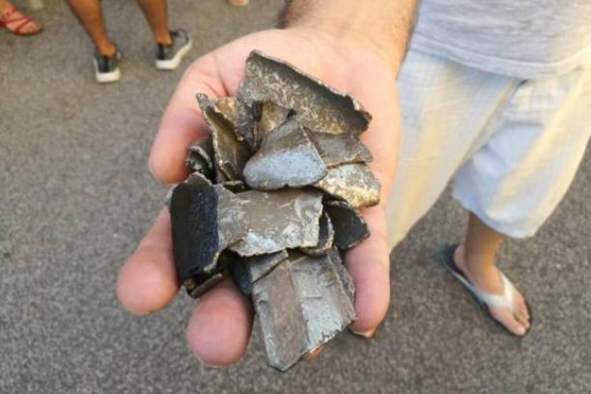 В Италии самолет совершил аварийную посадку: его осколки разлетались по округе