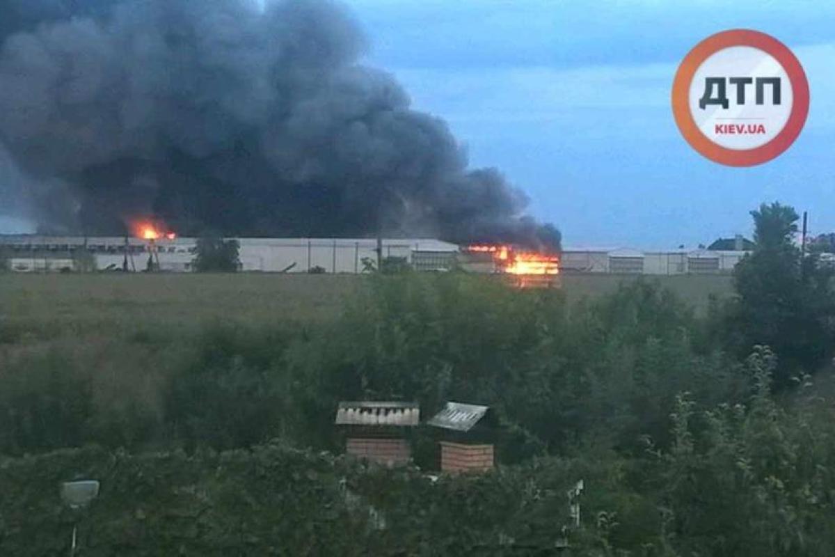 Под Киевом загорелась Васильковская птицефабрика Под Киевом загорелась Васильковская птицефабрика