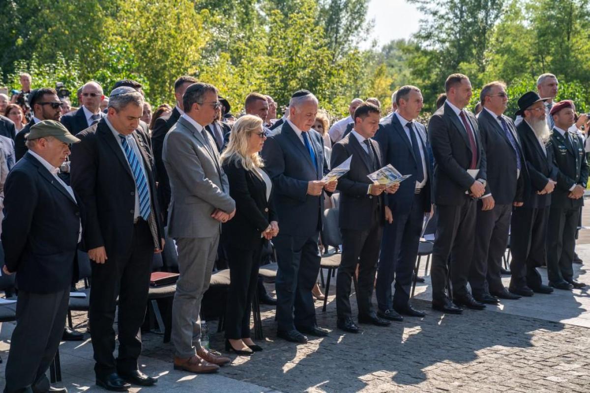 Зеленский и Нетаньяху почтили память жертв Бабьего Яра Зеленский и Нетаньяху почтили память жертв Бабьего Яра