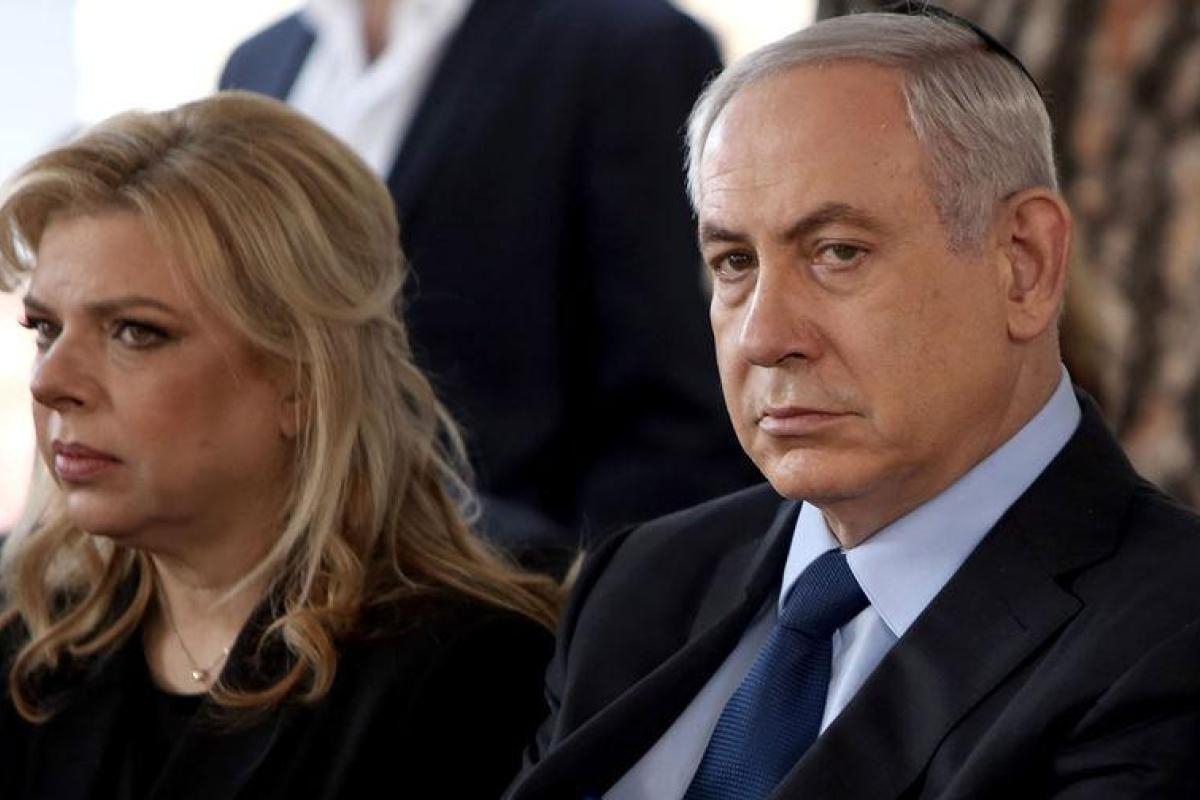 Жена Нетаньяху бросила на землю украинский хлеб: видео Жена Нетаньяху бросила на землю украинский хлеб: видео