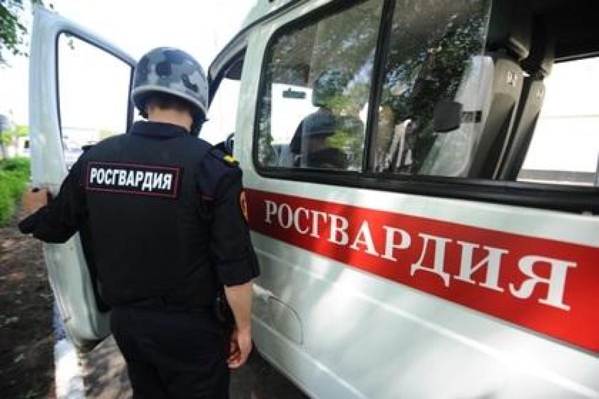 В российской Тюмени мужчина устроил перестрелку с Росгвардией