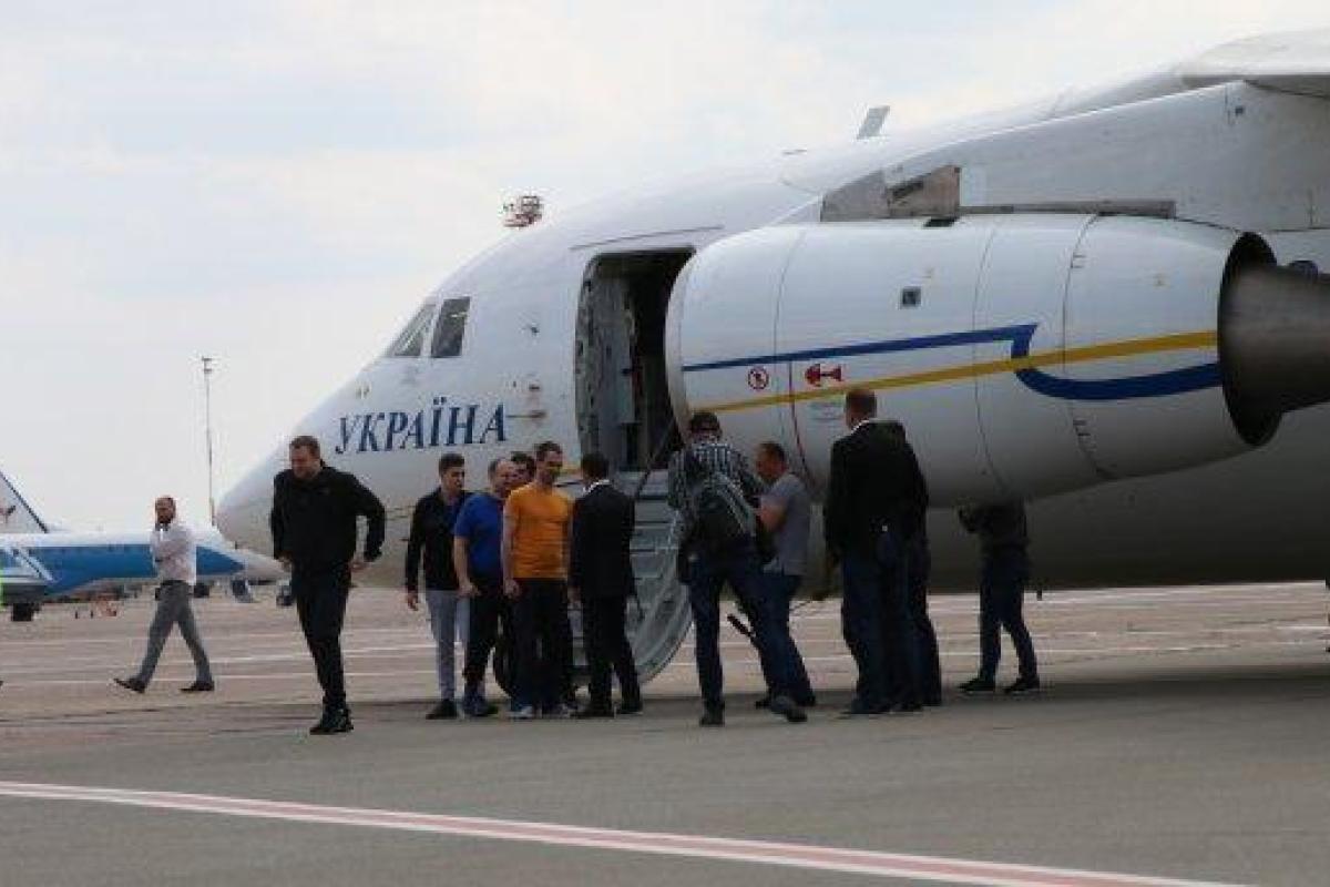 Освобожденные из плена украинцы рассказали, как чувствуют себя на родной земле Освобожденные из плена украинцы рассказали, как чувствуют себя на родной земле