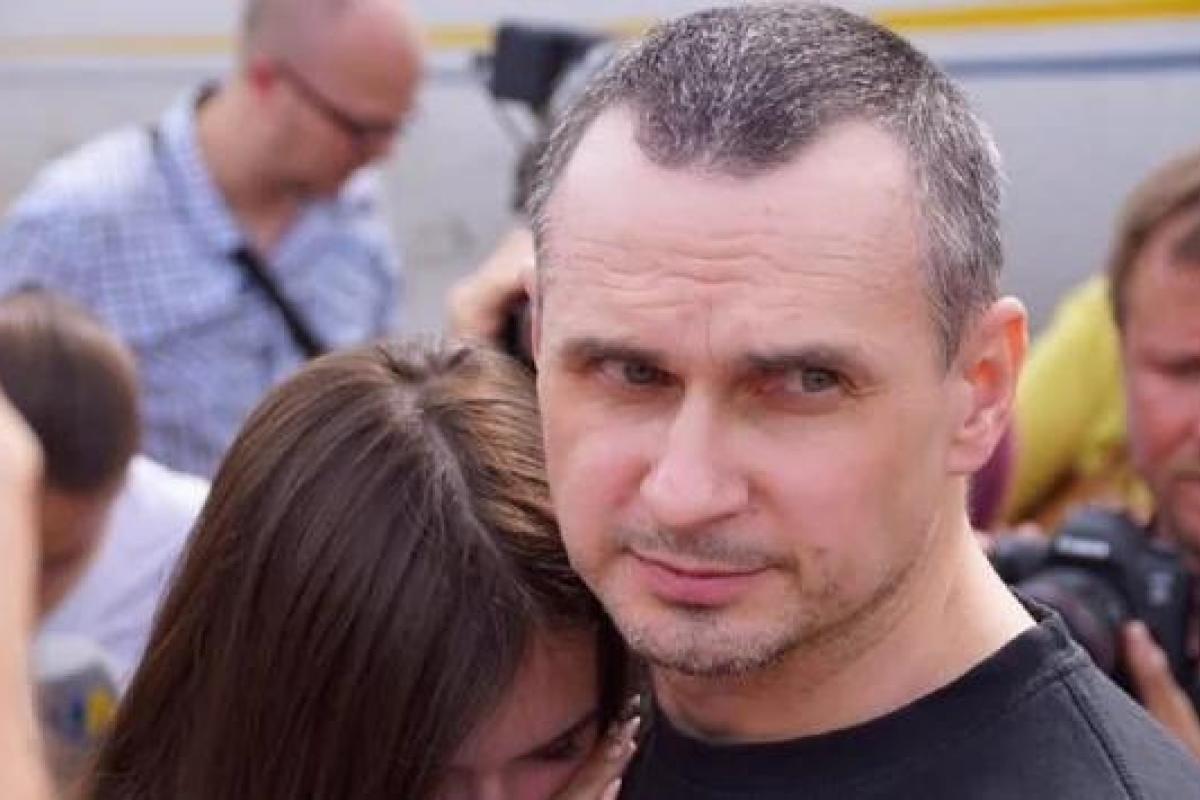 "Человек из нашего будущего": Коллективное фото с Сенцовым взорвало сеть