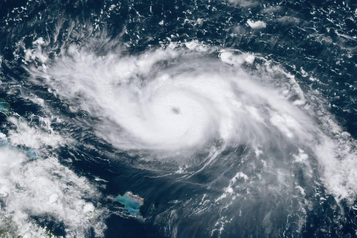 Разрушительная сила: Ураган "Дориан", приближающийся к США, достиг наивысшей мощности Разрушительная сила: Ураган "Дориан", приближающийся к США, достиг наивысшей мощности