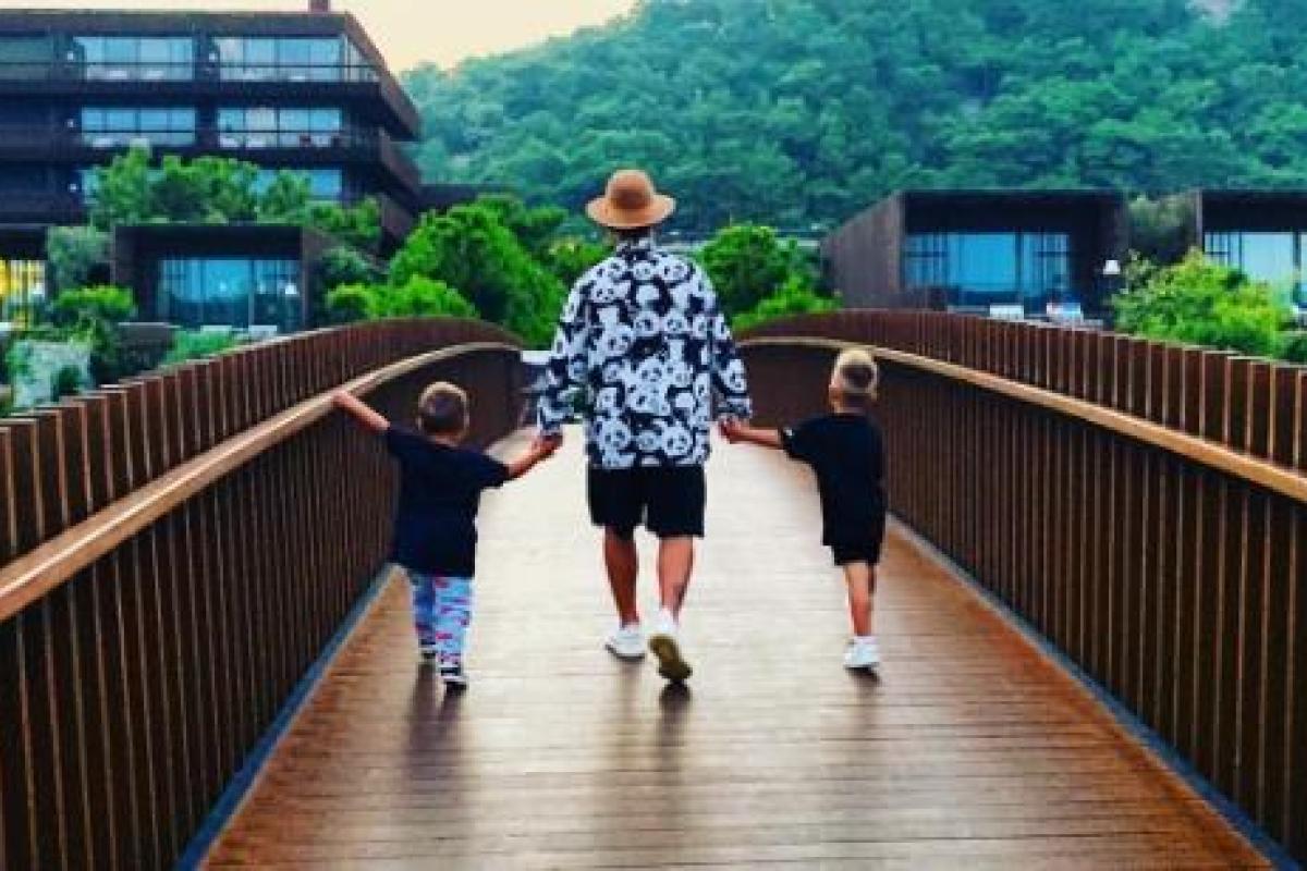 Монатик рассказал, почему прячет лица своих сыновей от публики Монатик рассказал, почему прячет лица своих сыновей от публики