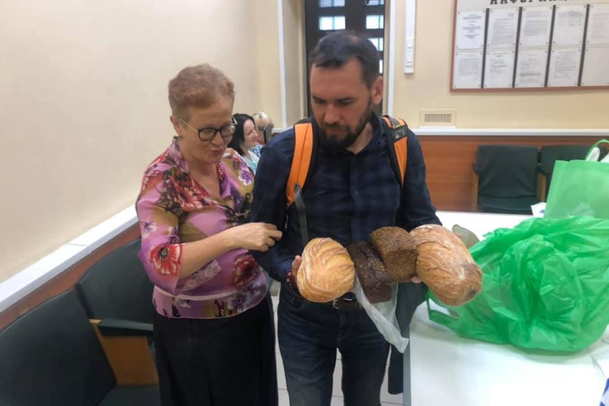 Сенцова там нет: В московском "Лефортово" приняли передачи для пленных моряков и политзаключенных