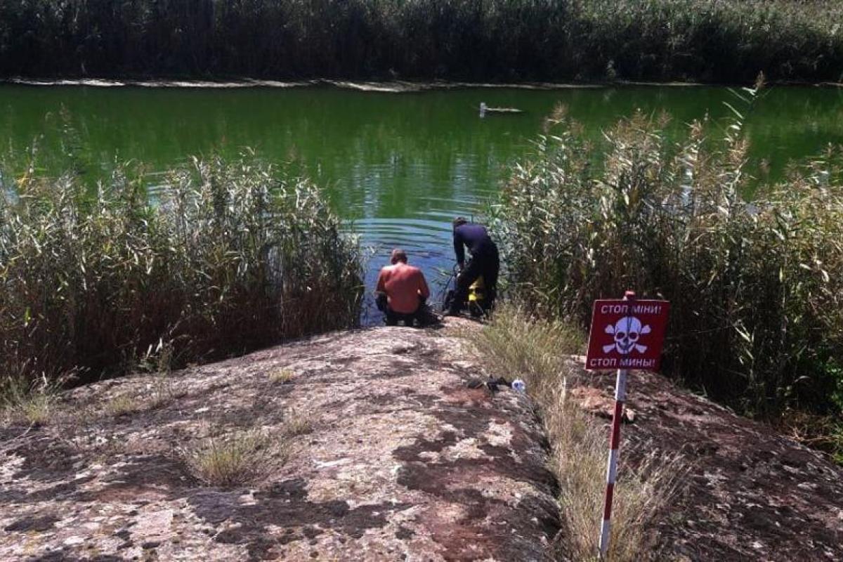 На дне реки: Взрывоопасные снаряды на Донбассе были обезврежены