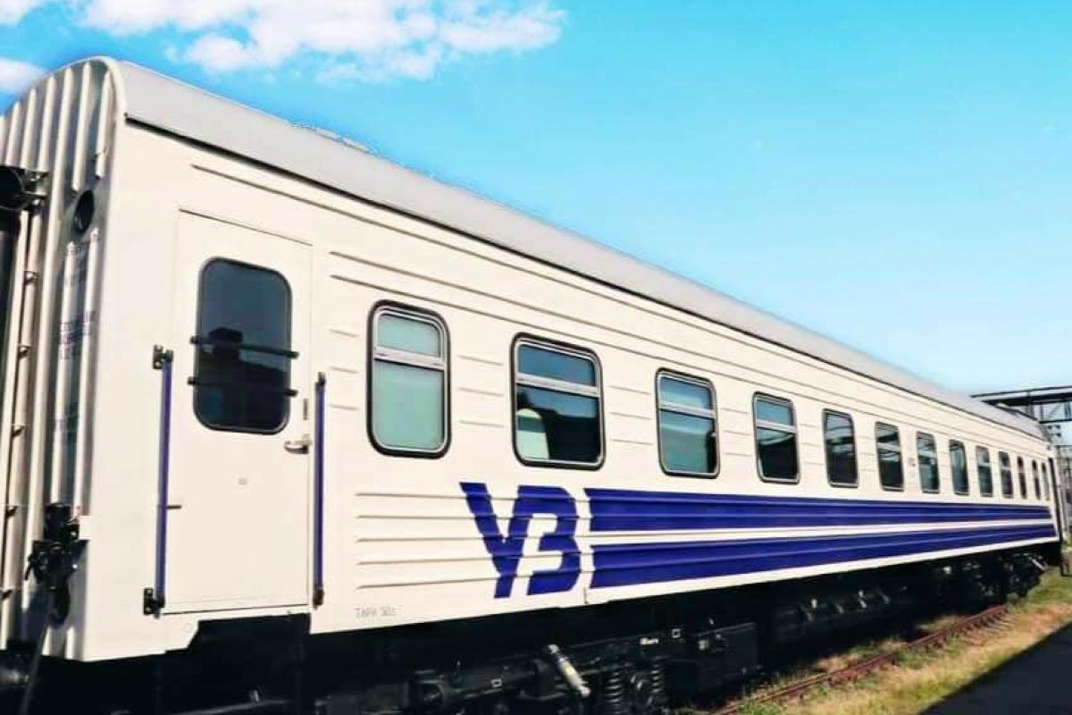 Без ковров и с USB-розетками: "Укрзалізниця" показала модернизированные вагоны Без ковров и с USB-розетками: "Укрзалізниця" показала модернизированные вагоны