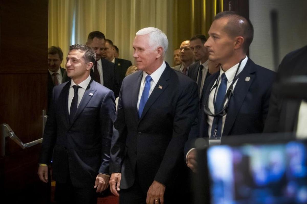 Зеленский в Варшаве встретился с вице-президентом США Майком Пенсом Зеленский в Варшаве встретился с вице-президентом США Майком Пенсом