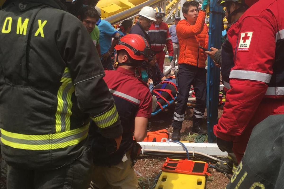 Трагедия на "американских горках" в Мексике: вагонетка соскочила с рельсов, есть погибшие Трагедия на "американских горках" в Мексике: вагонетка соскочила с рельсов, есть погибшие